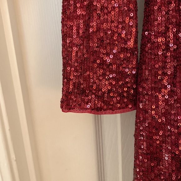 Brand new formal dress. Worn once. No snags or damage. - Picture 5 of 8